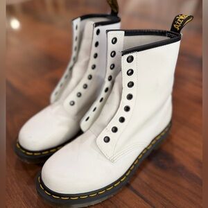 Dr. Martens Women’s Size 8 Doc Air Wair 11821 White Combat Boots NO LACES